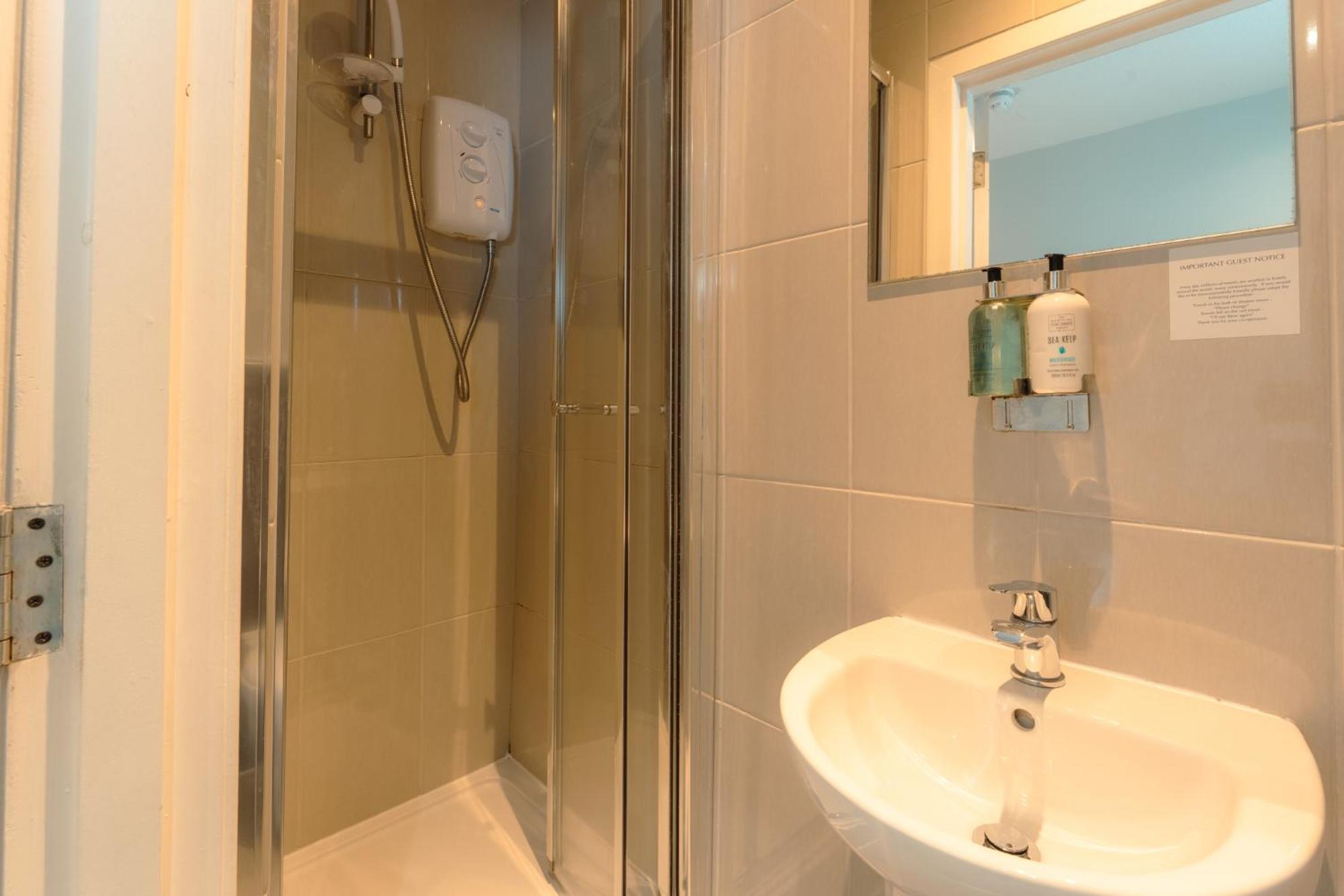 West Port Hotel Линлитгоу Экстерьер фото