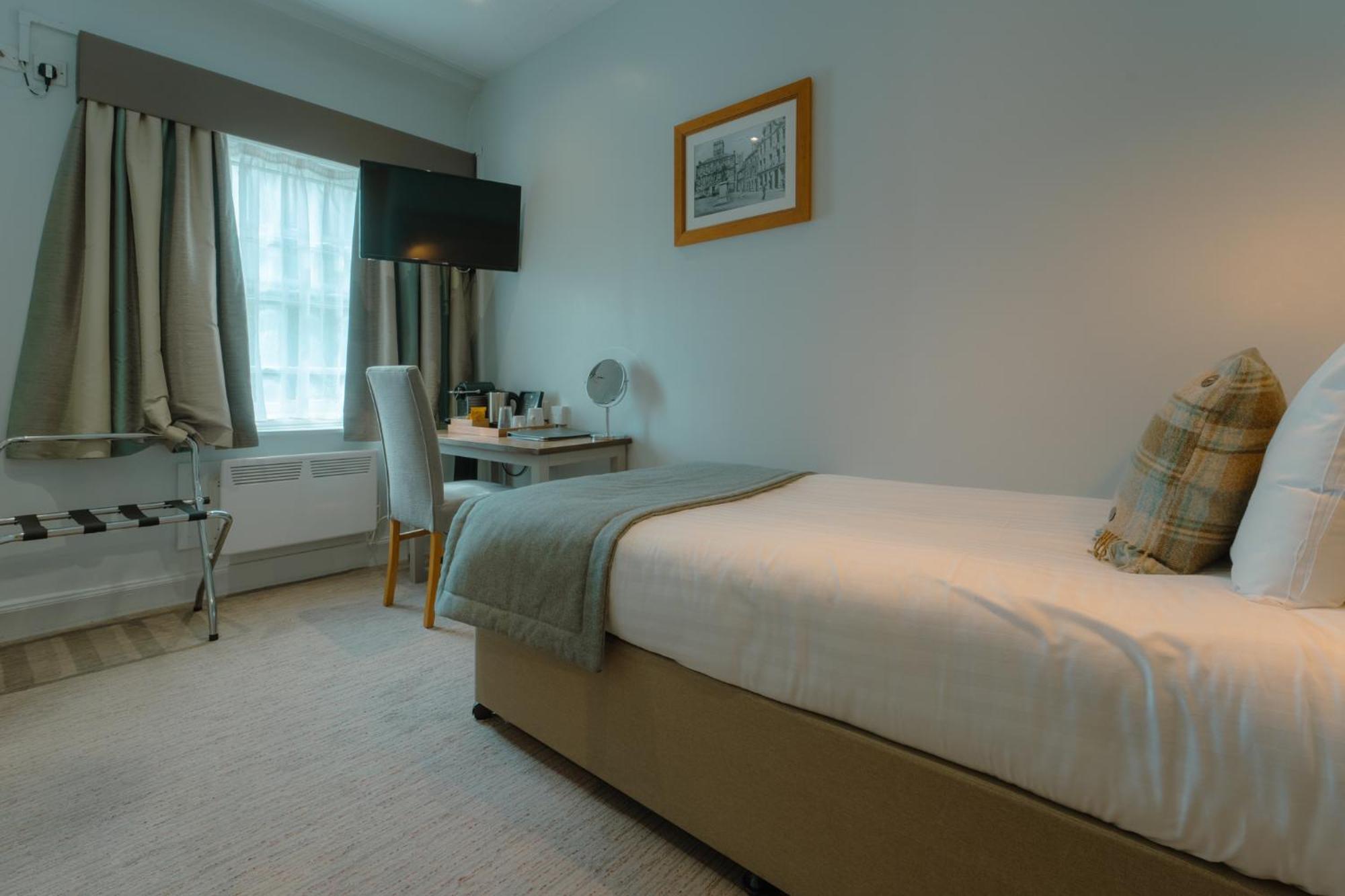 West Port Hotel Линлитгоу Экстерьер фото