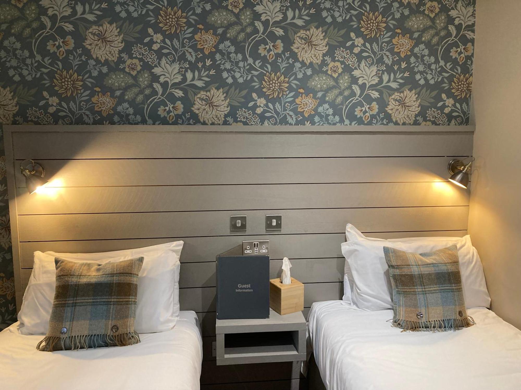 West Port Hotel Линлитгоу Экстерьер фото
